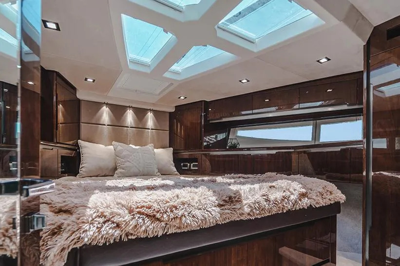 Yacht Photo 20